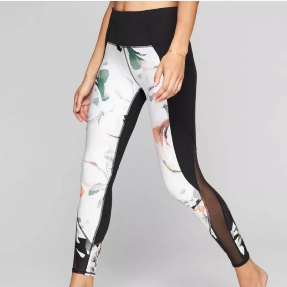 🦇 Athleta "Blossom Intuition" 7/8 Leggings 🦇